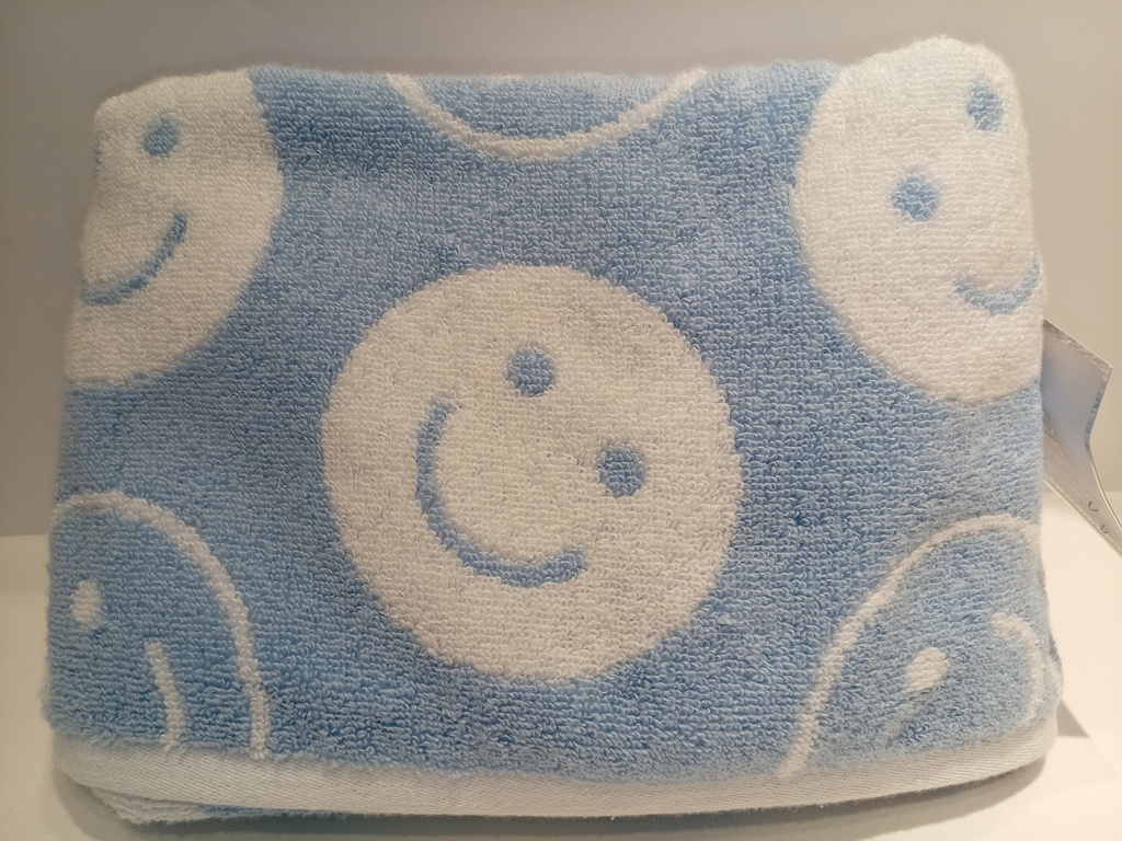 TOALLA FONDO AZUL CARA FELIZ DEBORA CONNOLLY  