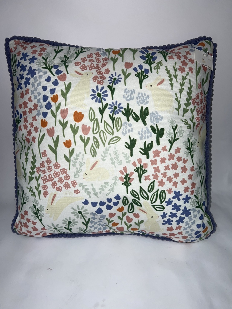 COJIN DECORATIVO FLORES BORDE AZUL