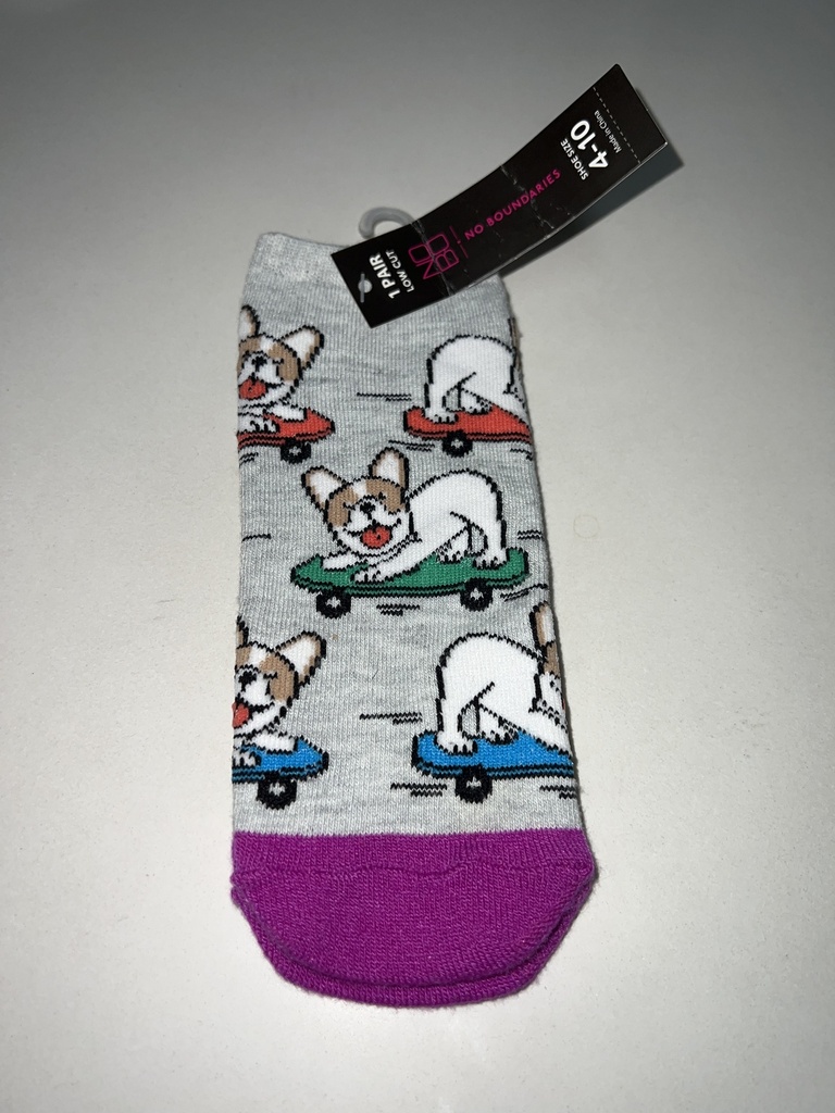 MEDIAS GRISES CON PERRITOS EN PATINETAS