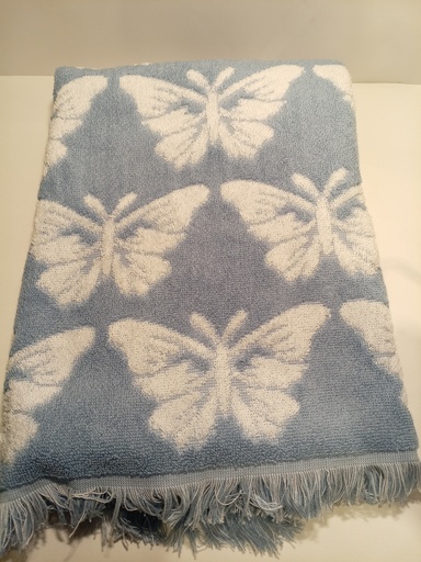 TOALLA DE BAÑO DEBORAH CONNOLLY FONDO AZUL MARIPOSAS BLANCAS